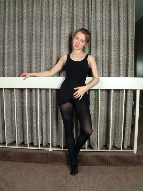 穿黑色連褲襪和黑色連衣裙露毛茸茸的逼逼[23P]