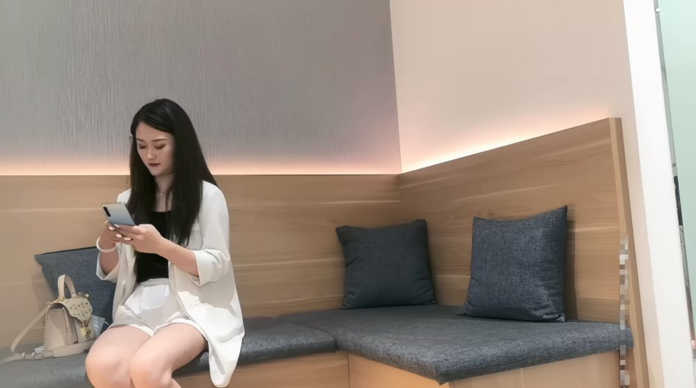 【AI增強】2020-07-30午夜尋花之長髮白衣豐滿妹，害怕酒店被偷拍