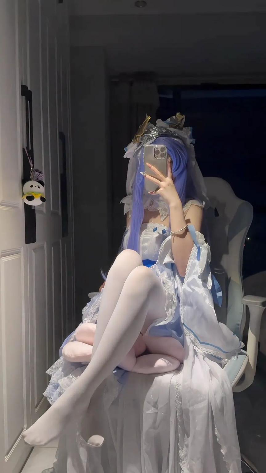 不露臉COS美少女 [26P]