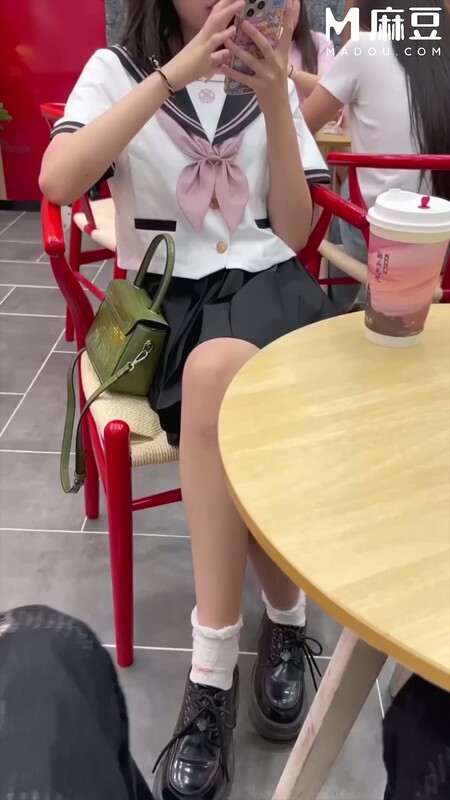 帶很有氣質的水手服學妹喝奶茶 開房操逼玩具弄的癢透了 對話很有趣 想要高潮~快一點忘我呻吟[MP4/1.72G]