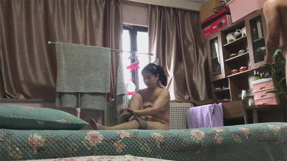 熟女控必看真實韻味老熟女和小哥在家打炮舌吻口交爆操最後口爆射嘴裡