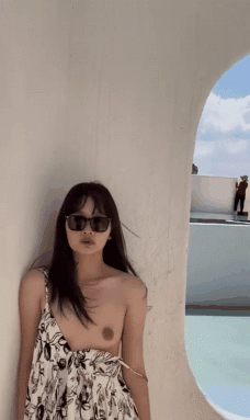 山東反差母狗夏曉鷗愛慕虛榮全網求包養 被金主拿下后瘋狂開發 露出榨精無所不能