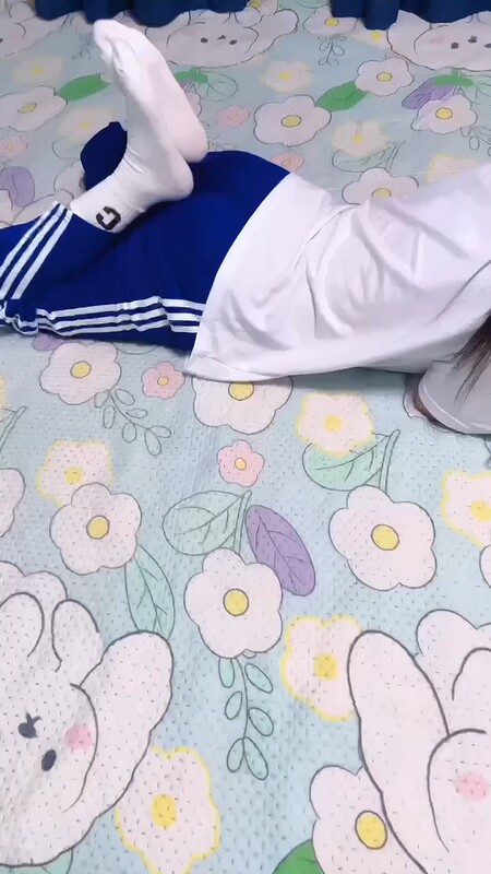 軟磨硬泡勸大女兒穿校服操了一次 少女感滿滿 操起來真是又爽又癮 懊悔年紀力不從心[MP4/90MB]