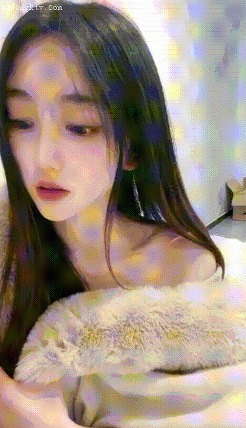 虎牙主播下海 顏值超高8爆乳小騷貨道具自慰爽到白漿流不停~美乳校花女神