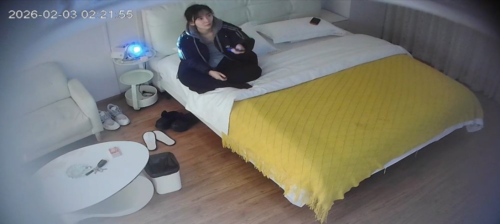 2-3流出酒店偷拍剛放假的學生情侶小白襪學妹被饑渴男友撲到快速操穴