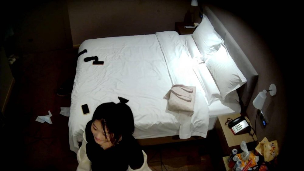 2-26流出天眼酒店偷拍 強勢小情侶一個喜歡站樁一個喜歡上位拉扯乾