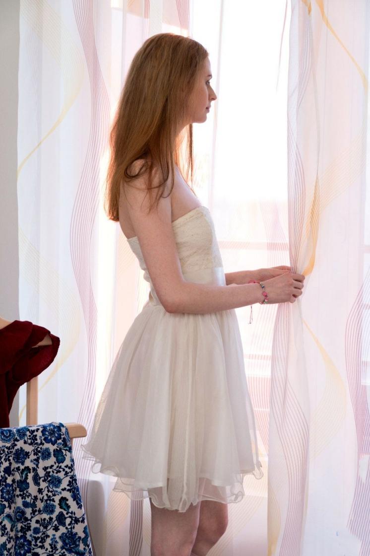 身著白裙的迷人女神[32P]