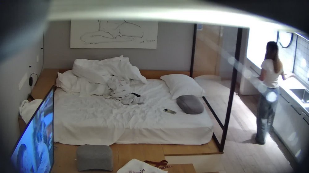 小情侶逛完街回來就洗澡 洗完澡就開幹 中間沒有多餘的動作 熟練得讓人羨慕 實在是吾輩楷模