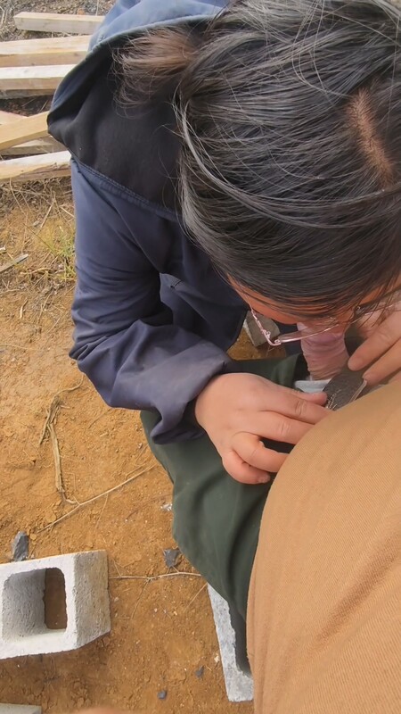 【精品亂倫】農村巨乳母子 心血來潮按在磚頭上操穴肥臀巨乳露天內射濃濃白精