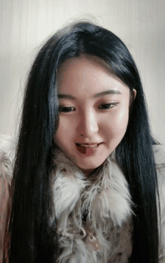 顏值超高新人美女！ 肉肉身材皮膚白嫩！ 穿上黑絲翹肥臀，舔屌自慰扣穴，張開雙腿爆插