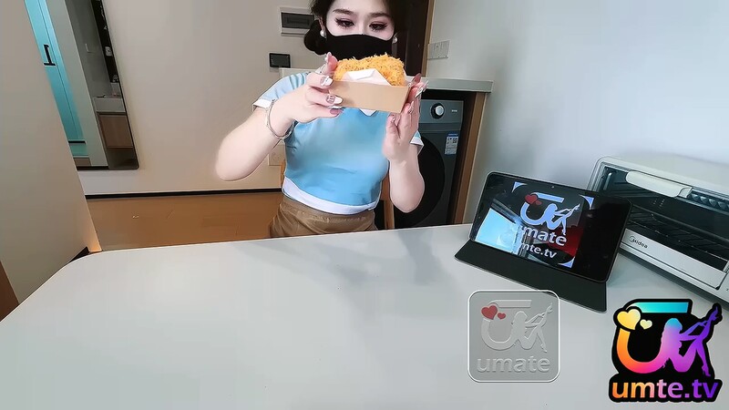 好利來蛋糕店員的特殊服務 奶油肉棒邊舔邊吸龜頭 主動女神淫臀操著肉棒 狂插尤物內射精液容器[MP4/704MB]