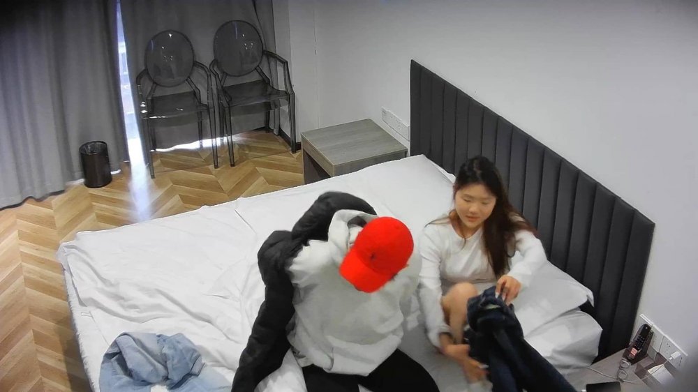 3-11流出酒店偷拍年輕小情侶大白天寂寞難耐開鐘點房盡情啪啪連干三場