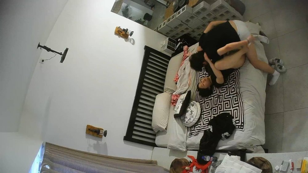 3-11流出酒店偷拍富姐點著香煙享受黃發精壯小白臉的激烈猛攻