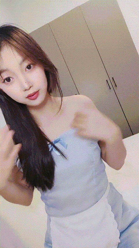 【小呆梨】極品校花！ 超粉嫩的裸體和蝴蝶逼！ 擼死我了