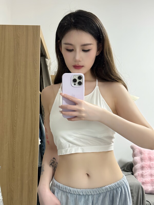 【S級洩密】高顏值氣質美乳妹，這美乳苞是真頂，與肌肉男友性愛視頻流出，口爆深喉，各種情趣絲襪爽肏高潮