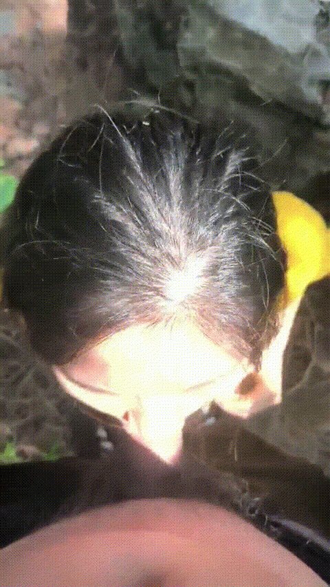 家庭亂倫小姑的調教之路帶著小姑去爬山順便在沒人的地方打個野戰