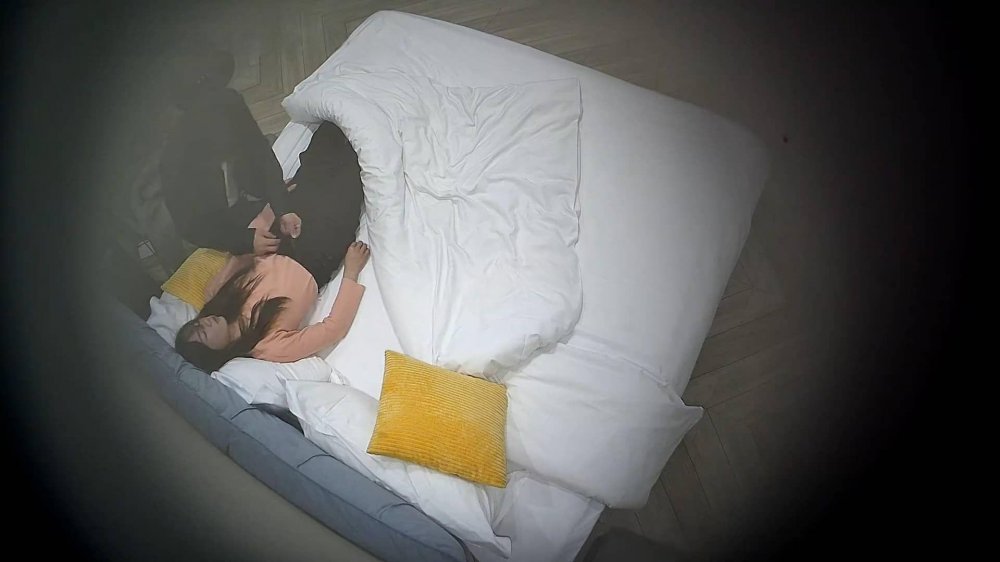 3-11流出酒店偷拍粉色針織衫的軟萌妹子和男友酒店的情情愛愛