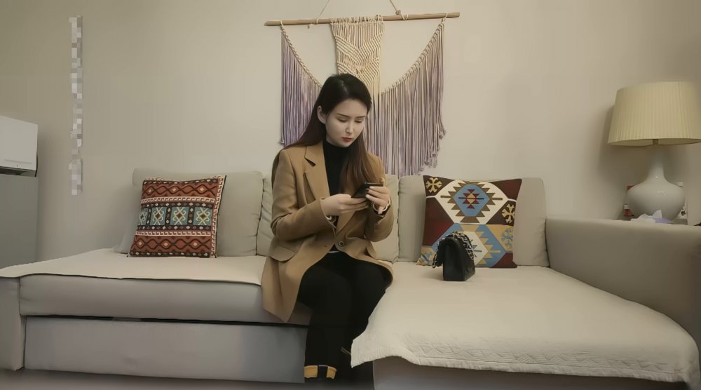 【AI增強】20210115一屌探花_高端週邊深夜場約了個氣質不錯的美女，沙發特寫掰B，口硬沙發近景多姿勢啪啪