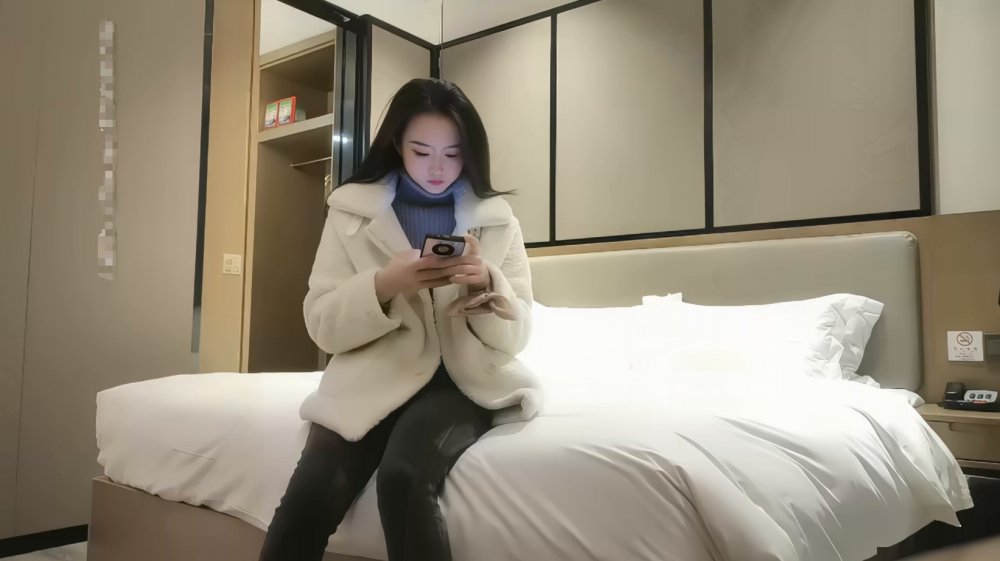 【AI增強】20210112一屌探花_白衣緊身褲兼職女神，特寫摸B口交，床邊架起大長腿猛操表情清晰可見