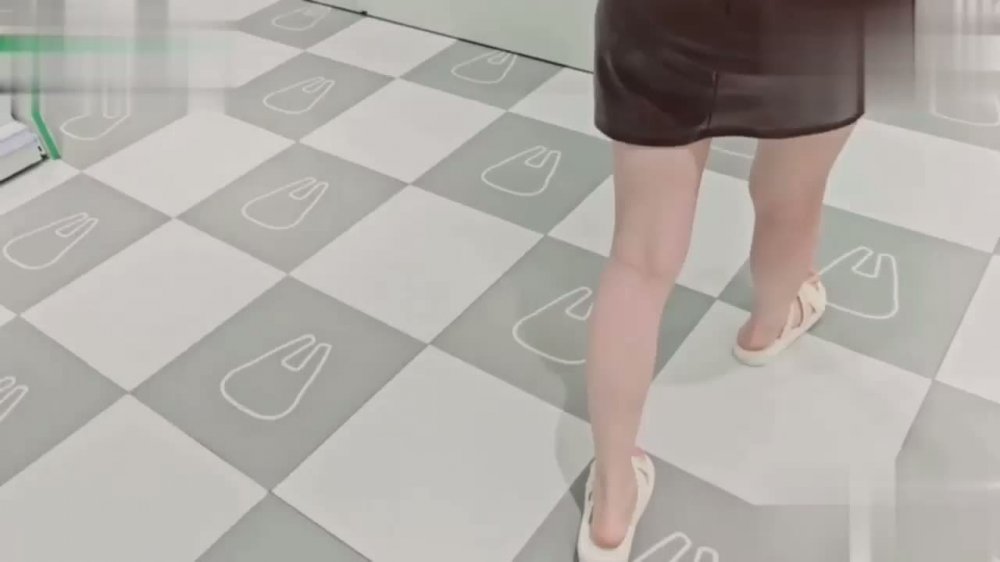 亂倫大神狂情哥哥 賓館裡喝酒哥哥淫魔上身狂舔騷穴