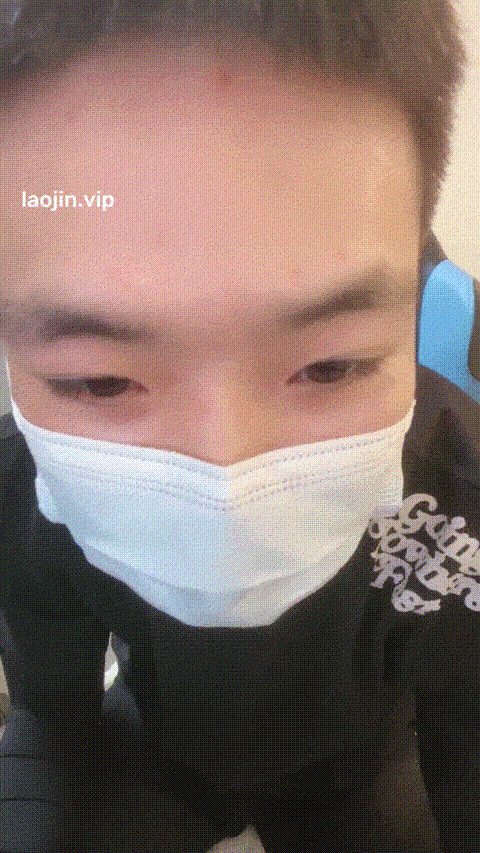 20歲小情侶家中拍小視頻賺錢性感野貓完美露臉，無套內射，苗條可人好身材，男友是一點也不憐惜，又插又摳