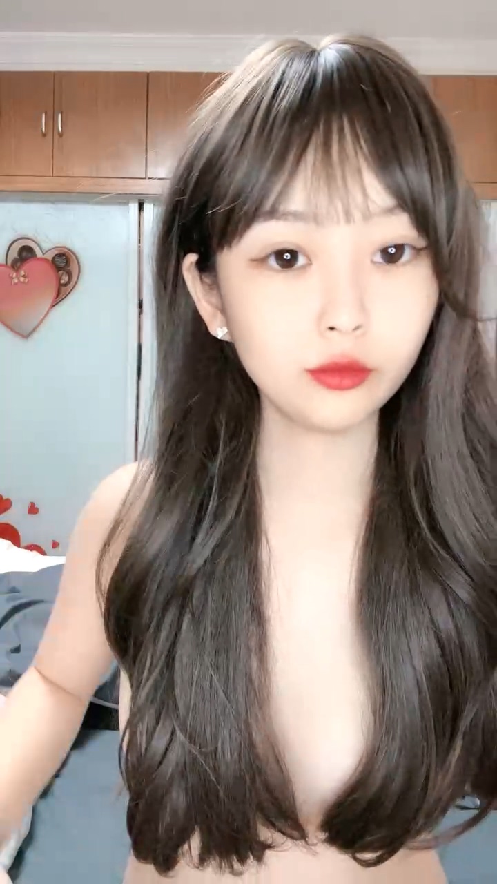 膚白貌美極品好身材的網紅美女精彩大秀直播，聽狼友指揮淫語互動撩騷叫爸爸