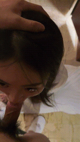 拜金露臉反差女大學生酒店約炮金主，剃光陰毛乾起來才爽，啪啪啪阿黑顏伸舌頭[MP4/745MB]