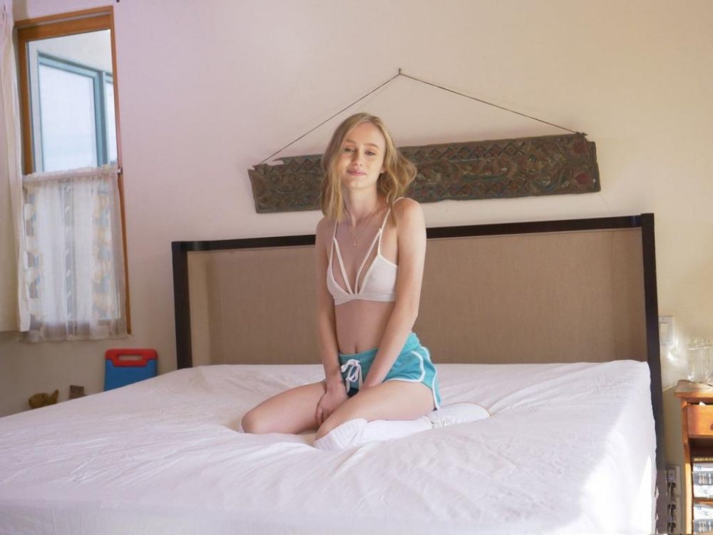 少女艾麗西亞的屁眼被巨大的黑雞巴摧殘[22P]