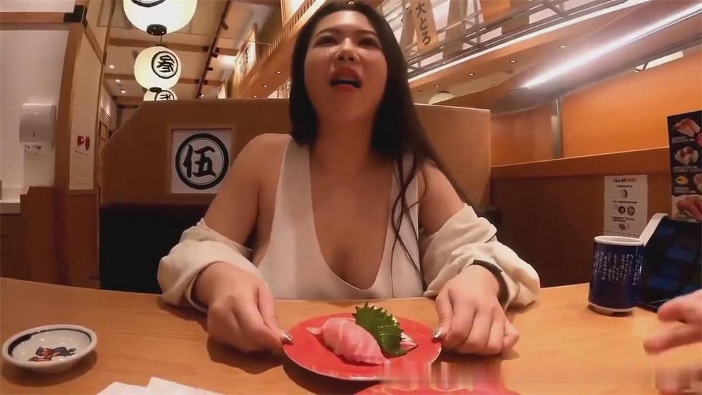 氣質熟女身材豐滿巨乳肥臀 吃飽喝足開房被大洋吊大力輸出 口爆顏射一臉精液