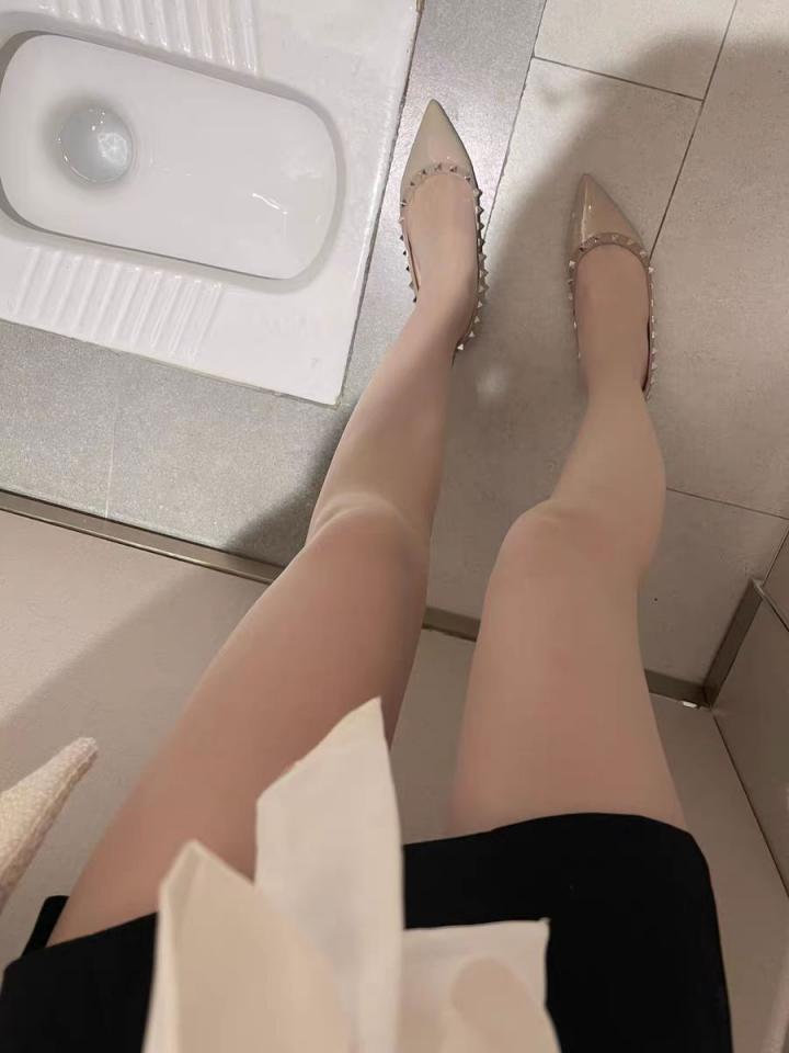 出差在外老婆自己在家寂寞[20P]