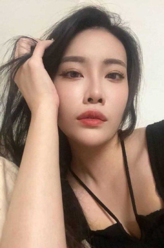 禦姐型海歸留學生露臉性愛自拍，開放熱情各種花樣，出國後變成阿黑顏母狗，這麽騷是有說法的