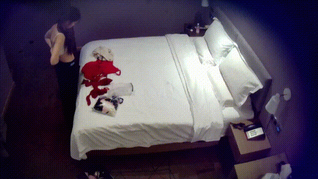 新流出酒店偷拍職場潛規則下班后飯都沒吃就開好房換上紅色情趣內衣高跟和領導一塊吃外賣后滿足性慾