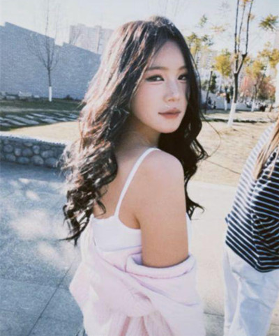 河北秦皇島洗浴前臺和炮友開房被偷錄❤️小騷貨顏值身材雙在線口交舔腳顏射母狗屬性盡顯[MP4/451MB]