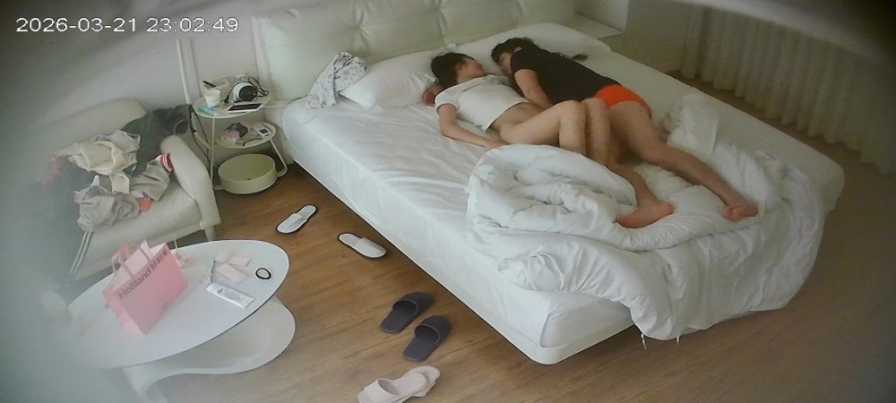 3-22流出酒店偷拍顏值還可以的妹子被男友帶到酒店粘著操她嫩逼