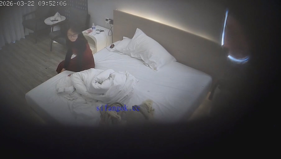 3-2流出酒店偷拍 禦姐范眼鏡女秘書周日休息和老領導開房幽會