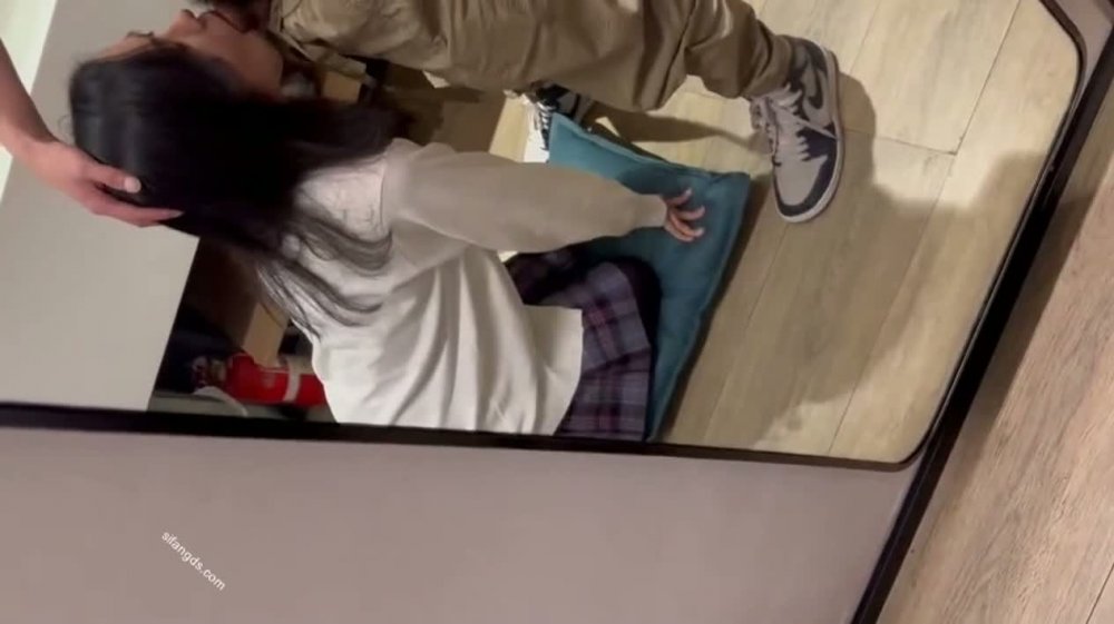 極品小情侶私拍洩密 清純JK嫩妹被男友調教成小母狗 樓道掀起JK短裙後入 壓操小蜜穴