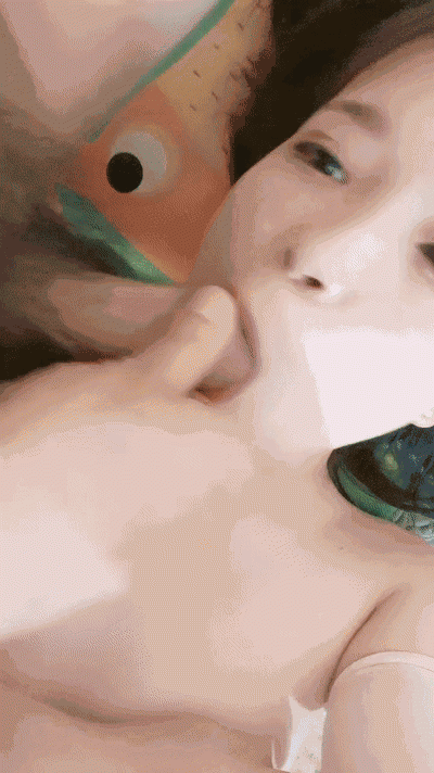 呆萌美少女鄰家妹妹型白皙皮膚超嫩，炮友舔微毛騷逼，騎上來操，後入撞擊，看表情很爽94