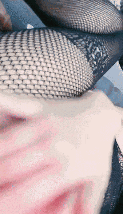 2極品尤物性感女神粉穴美臀大長腿連體網襪誘惑，微毛粉嫩肥穴，假屌騎坐抽插29