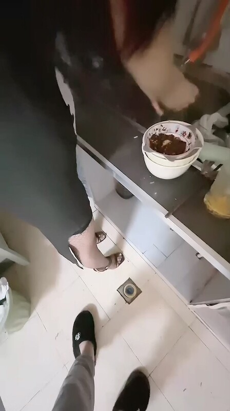 性感小姨子洗碗被我後入偷襲 從廚房操到客廳 情趣網絲迷人美腿嫩穴 多汁又緊操的太爽了[MP4/394MB]