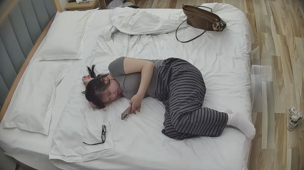 3-28流出酒店偷拍 學生情侶假日開房微胖學妹被男友後入打樁