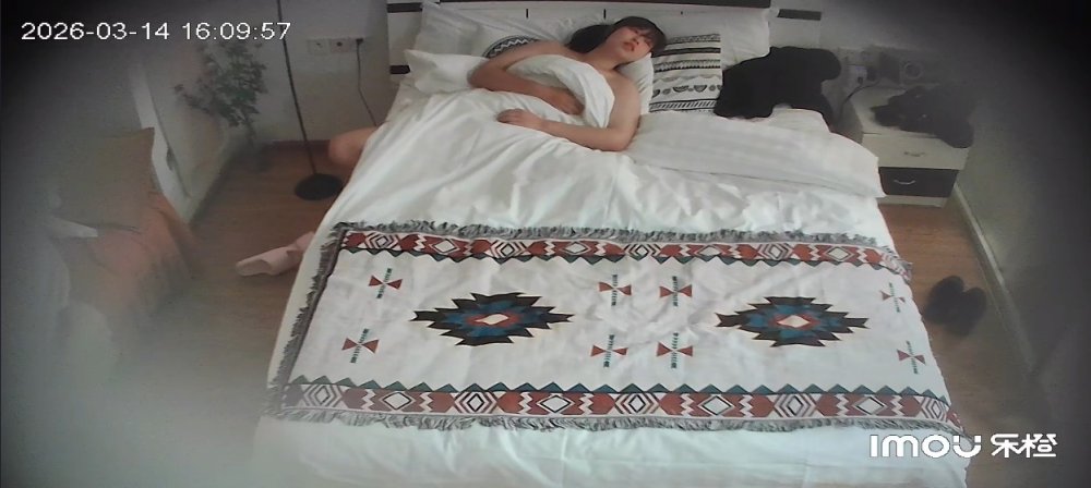 2026-3-14酒店偷拍 嫩腳少婦被男人雙腿抗肩猛操