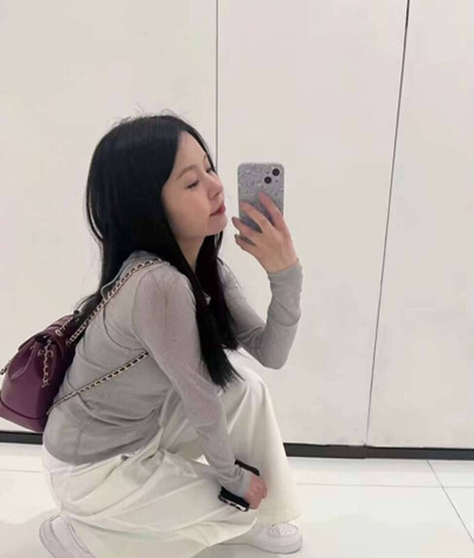 高顏值瑜伽美女遭男友曝光淫蕩私拍_表情清純可愛私下口交技術堪比女優_美腿大開騎乘後入任由肉棒抽插打樁