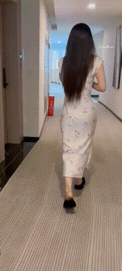 小情侶露臉性愛真實自拍，外表單純小騷妹內心淫蕩，男廁全裸露出樓道廁所造愛，專找刺激的玩