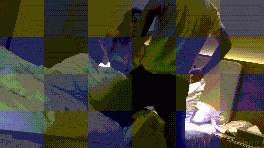 偷情杭州某高校知性美女大學老師，甜言蜜語攻下心扉，最後同意摘掉套套啪啪