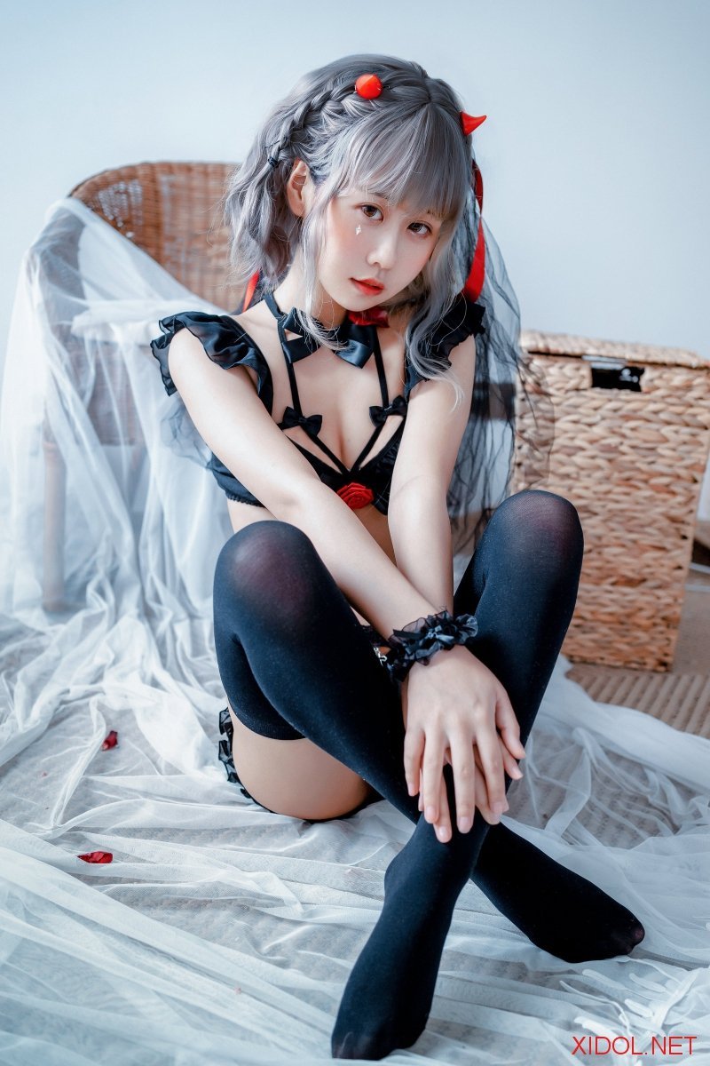 [Cosplay] 萌芽儿o0 黑婚纱 玫瑰内衣 [24P-231MB]