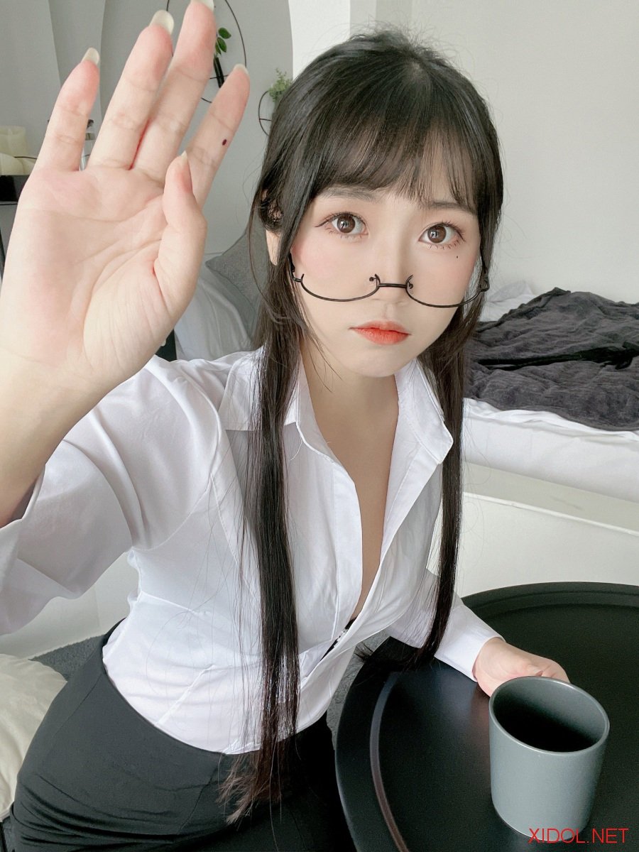 [Cosplay] 不呆猫 黑丝包臀OL [24P5V-908MB]