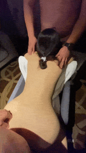 推特綠帽夫妻【南山南】絕版福利合集約單男3P嬌妻上面下面兩張嘴都被塞滿了，高潮陣陣