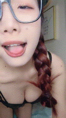 [MP4/1.04GB]黑框眼鏡反差知性美小姐姐，笑起來憨厚賢慧，扎個麻花大辮子有點村花的感覺