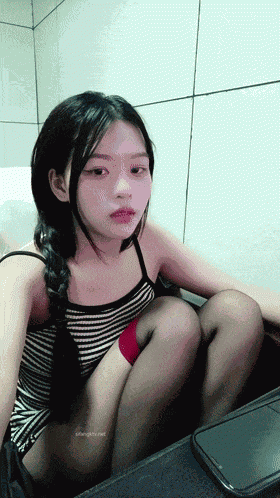 翻版楊超越，小美女，華麗鳳姐，鄰家女孩被幹了~無套啪啪~玲瓏有致好身段，一雙大眼睛真美麗