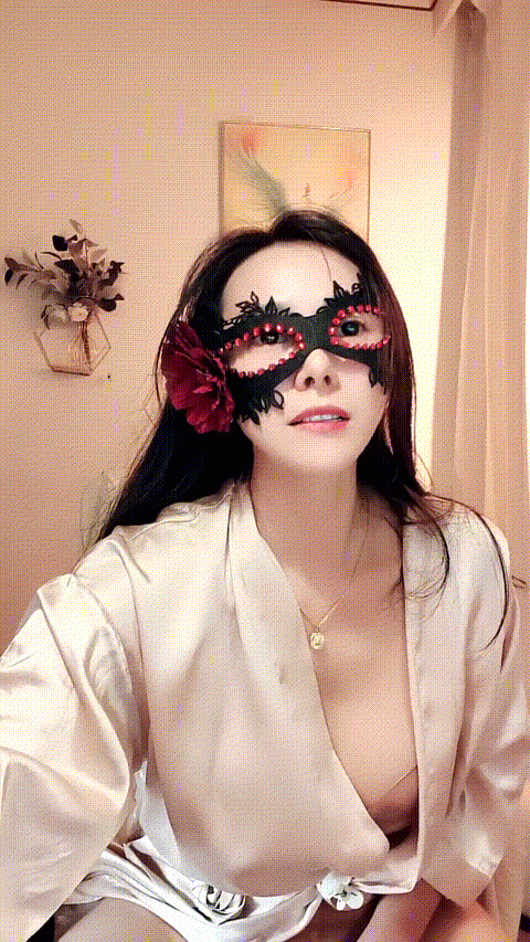 豆奶泡泡花丫_奶子貼到鏡頭真想吸！ ~ ~